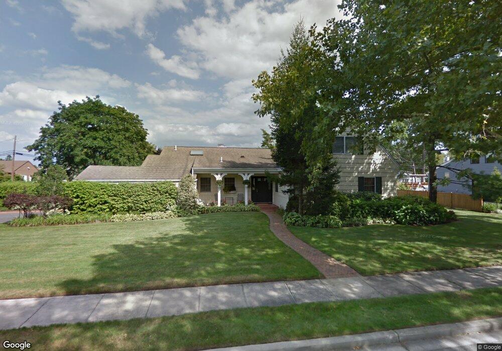 10 Kent Dr, Hewlett, NY 11557 - photo 1