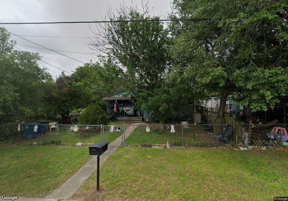 1001 W Flournoy St, Beeville, TX 78102 - photo 1