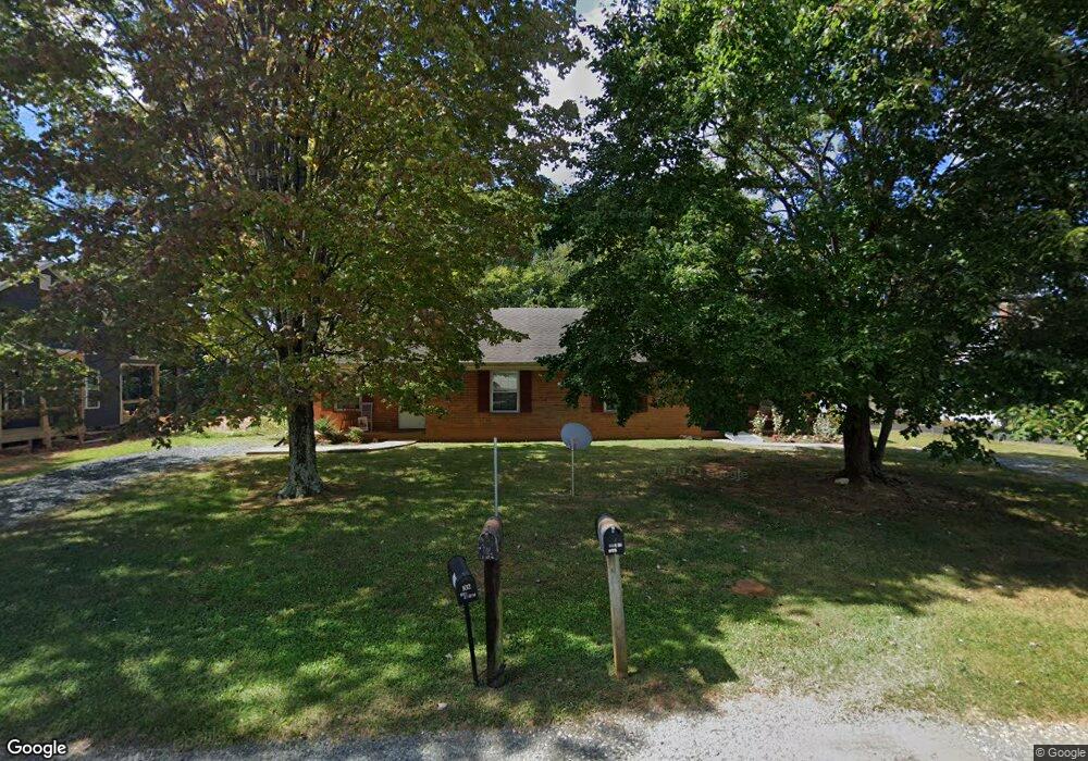 178 Triple Oak Cir, Madison Heights, VA 24572 - photo 1