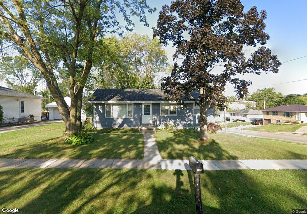 3302 Clover Dr SW, Cedar Rapids, IA 52404 - photo 1