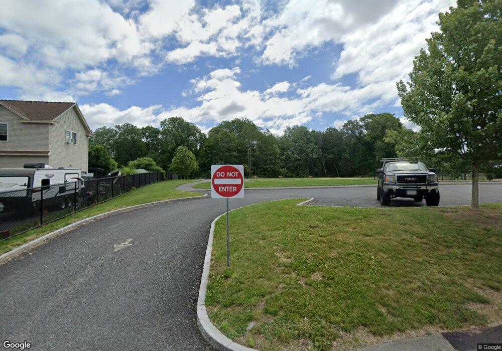 515 Hildreth St, Dracut, MA 01826 - photo 1