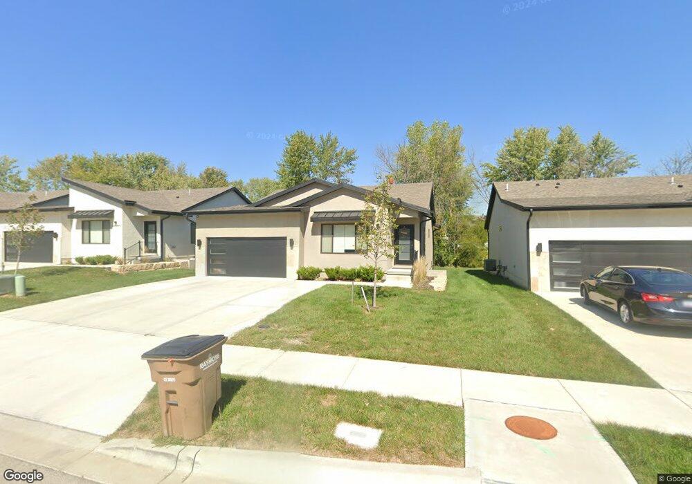 202 E Maplewood Ln, Raymore, MO 64083 - photo 1