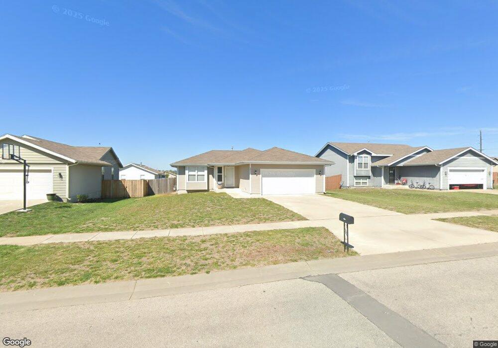 1711 SW Valley View Dr, Topeka, KS 66615 - photo 1