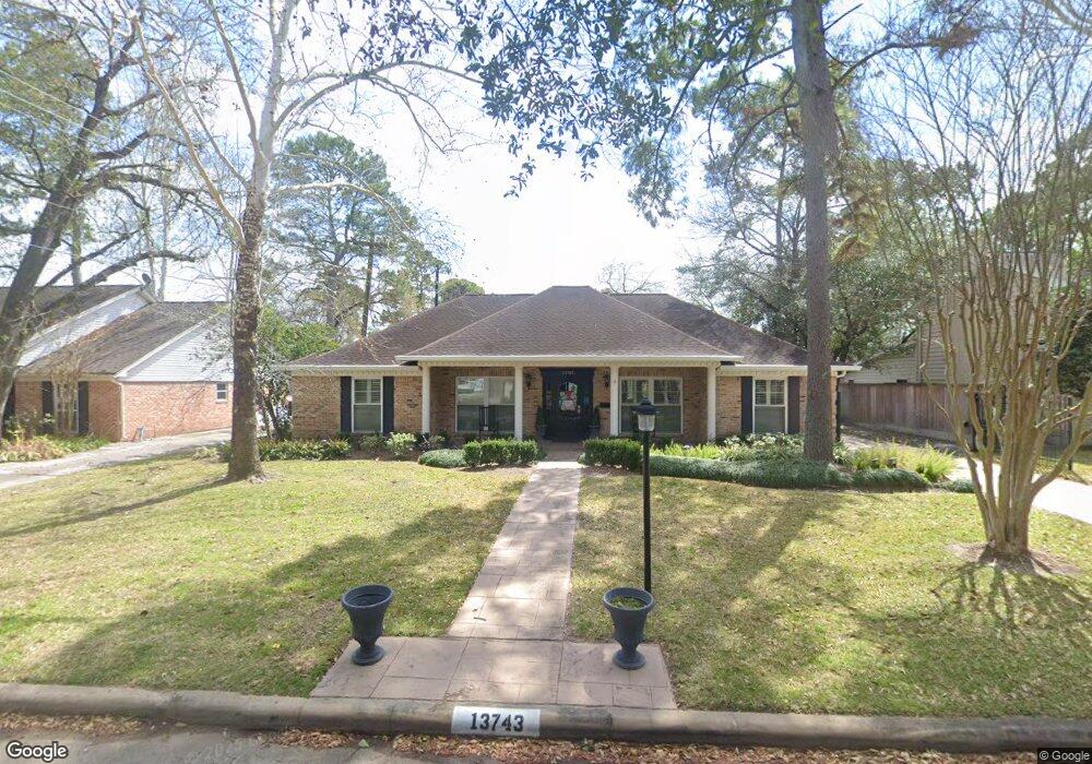 13743 Kingsride Ln, Houston, TX 77079 - photo 1