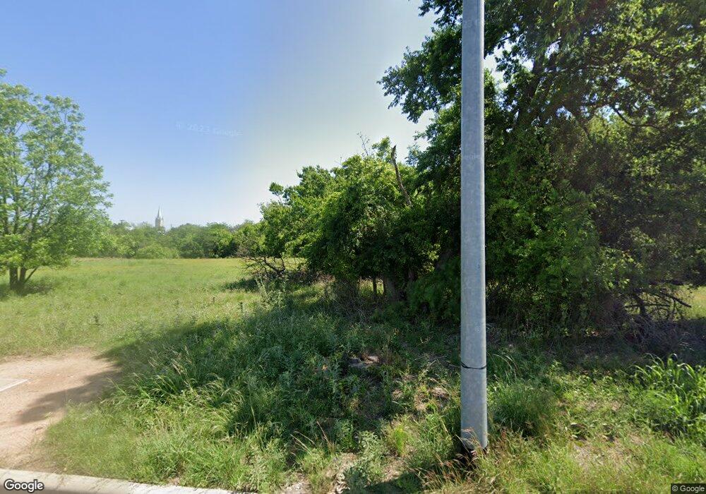 202 E Ulfer St, Fredericksburg, TX 78624 - photo 1