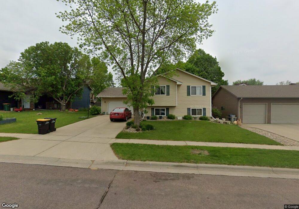 2716 S Groveland Ave, Sioux Falls, SD 57110 - photo 1