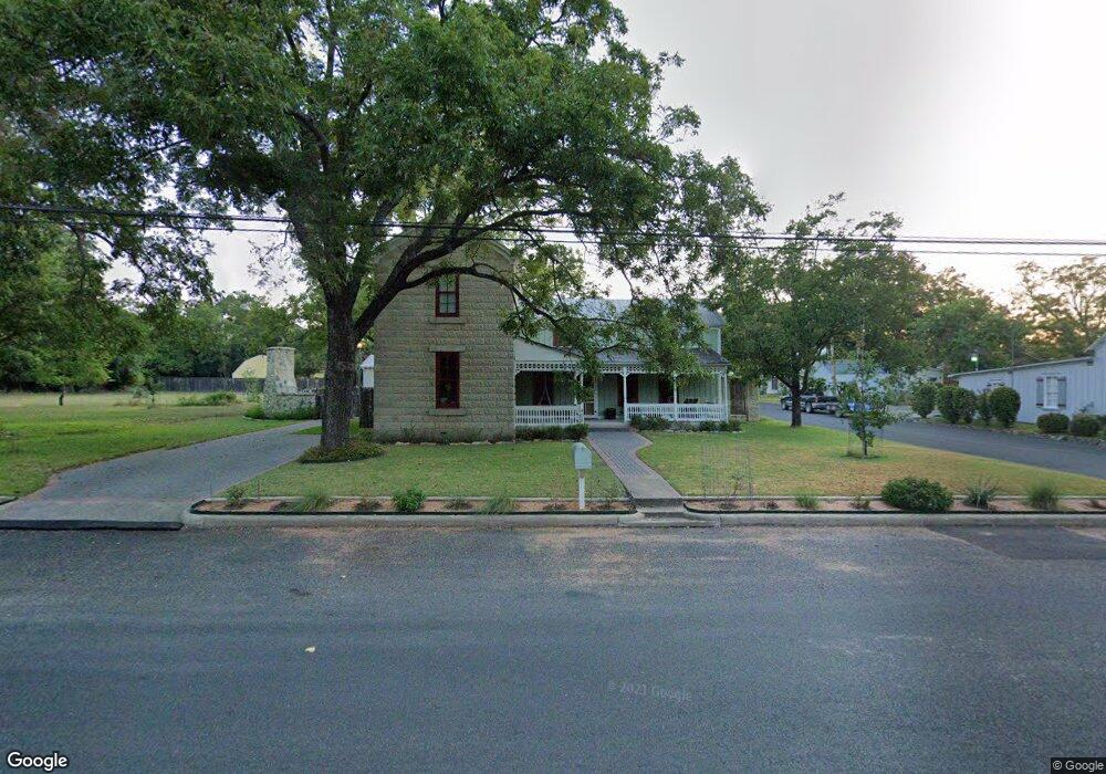 408 W Travis St, Fredericksburg, TX 78624 - photo 1