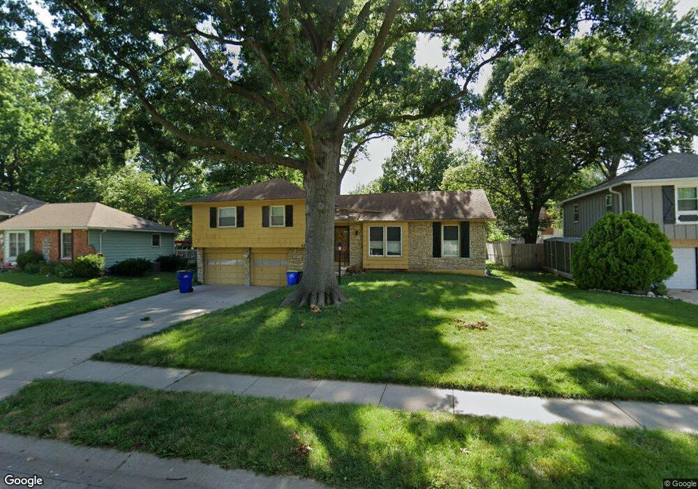 5124 Garnett St, Shawnee, KS 66203 - photo 1