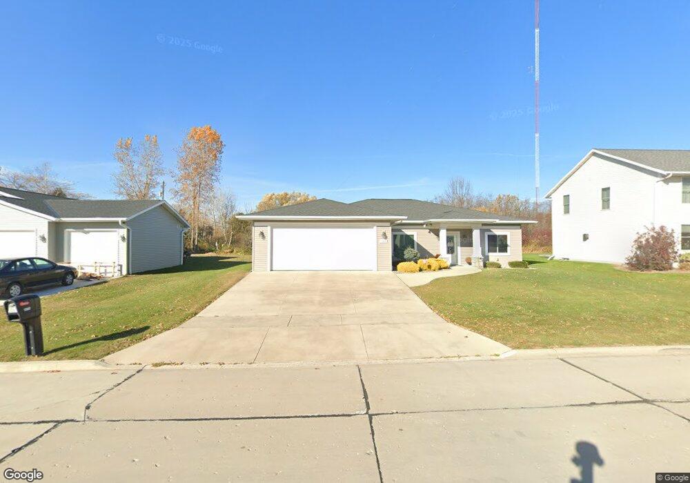 1322 E Ivy Ln, Manitowoc, WI 54220 - photo 1