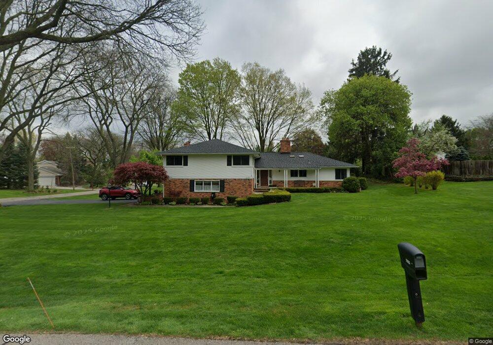 1022 Top View Rd, Bloomfield Hills, MI 48304 - photo 1