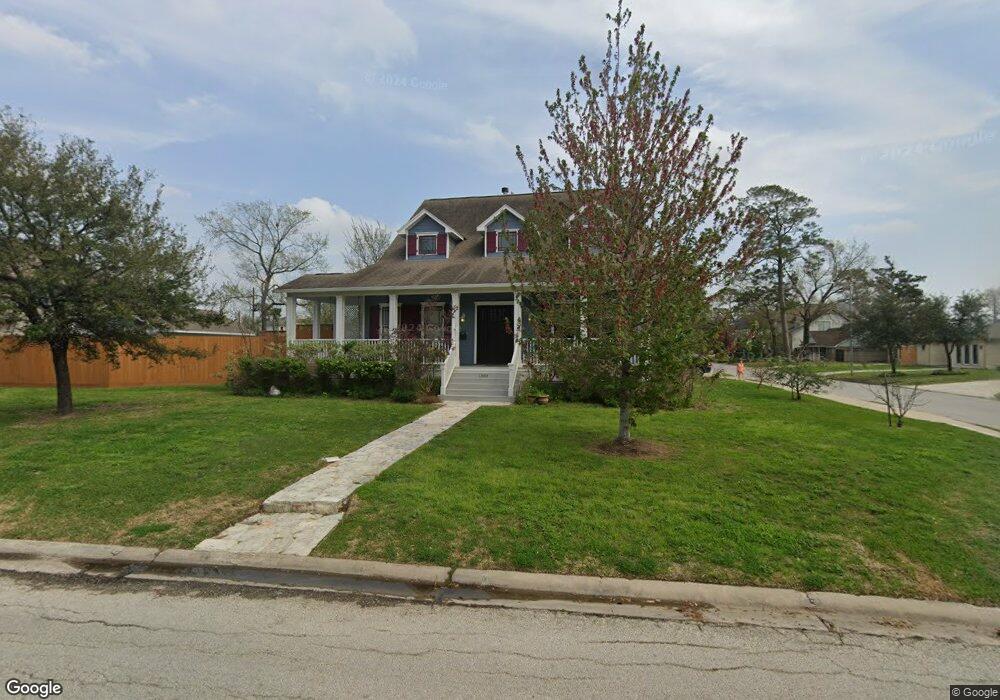 1300 Woodcrest Dr, Houston, TX 77018 - photo 1