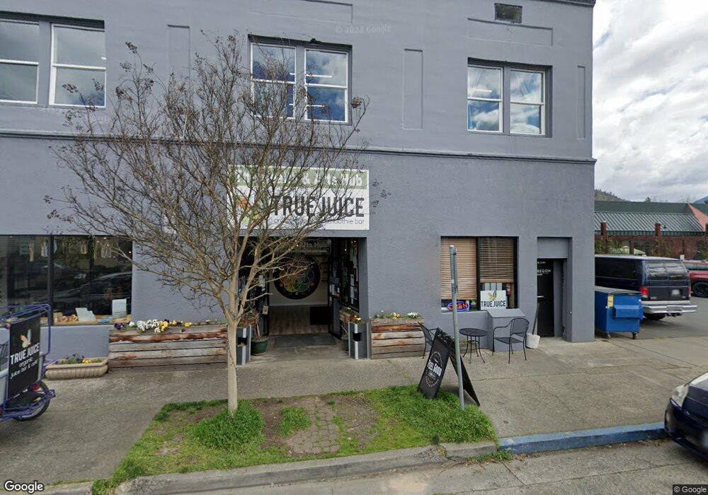 124 NW D St, Grants Pass, OR 97526 - photo 1