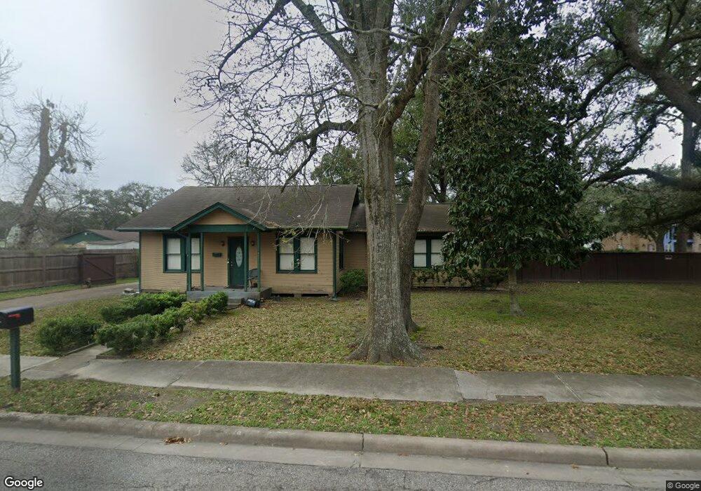 315 S Johnson St, Alvin, TX 77511 - photo 1