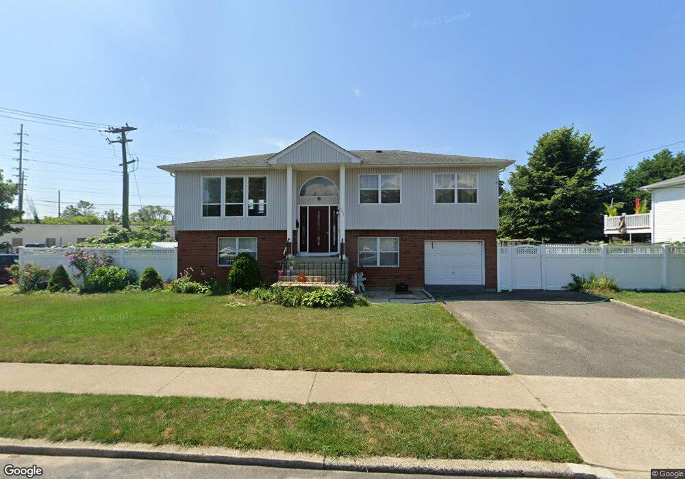 691 Wyckoff Ave, Bellmore, NY 11710 - photo 1