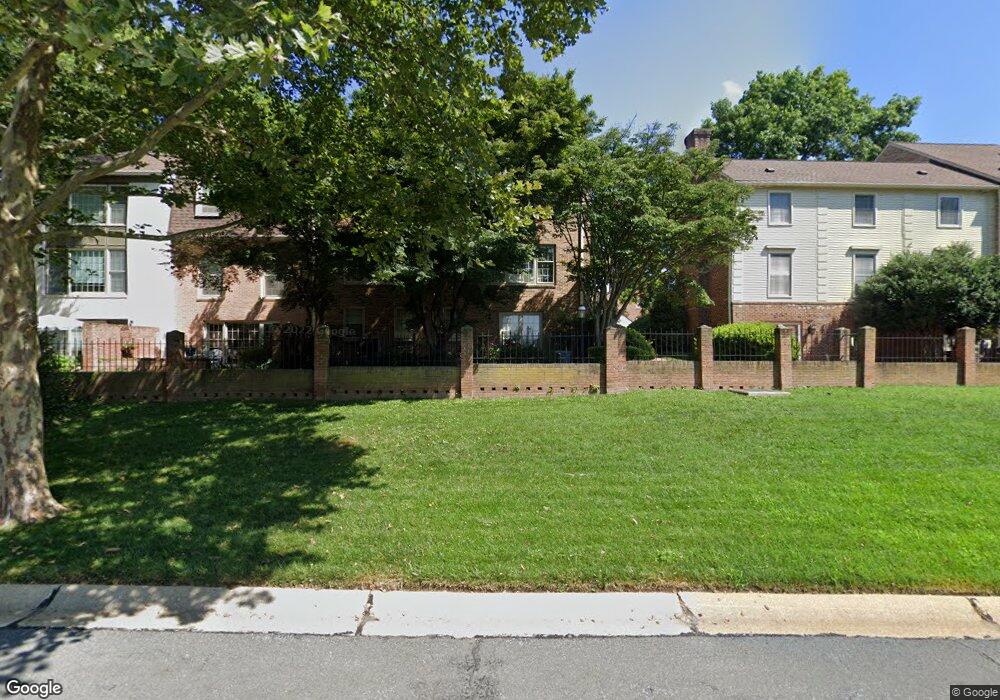 10908 Wickshire Way, Rockville, MD 20852 - photo 1