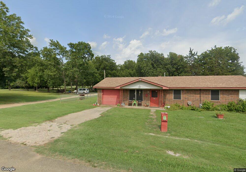 901 S E St, Hugo, OK 74743 - photo 1