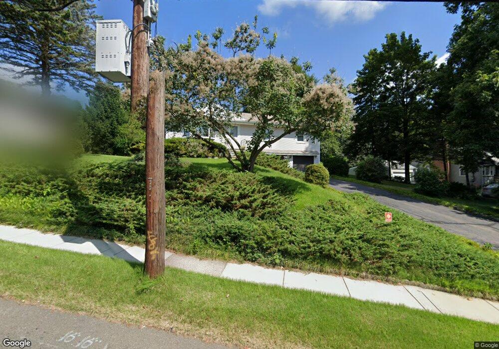 546 Connors Ln, Stratford, CT 06614 - photo 1