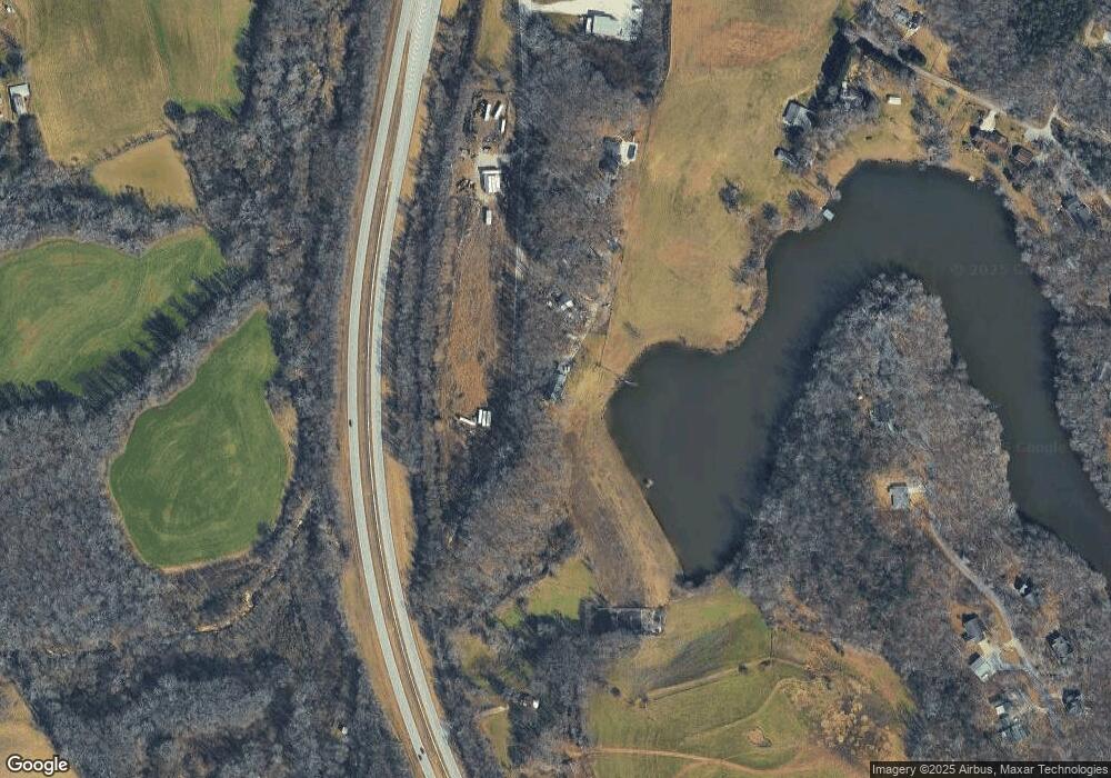 300 N Cobb Rd, Mount Airy, GA 30563 - photo 1