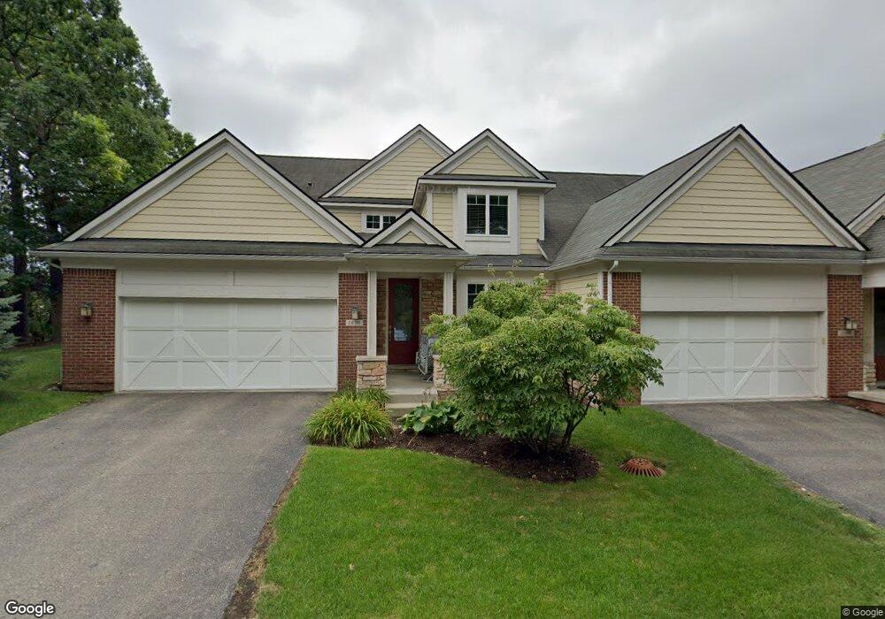 1030 Oakwood Dr unit A, Bloomfield Hills, MI 48304 - photo 1