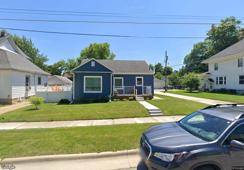 610 W 6th St, Cedar Falls, IA 50613 - photo 1