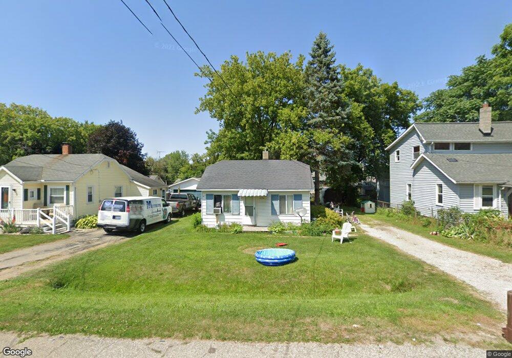 1070 W Scottwood Ave, Flint, MI 48507 - photo 1