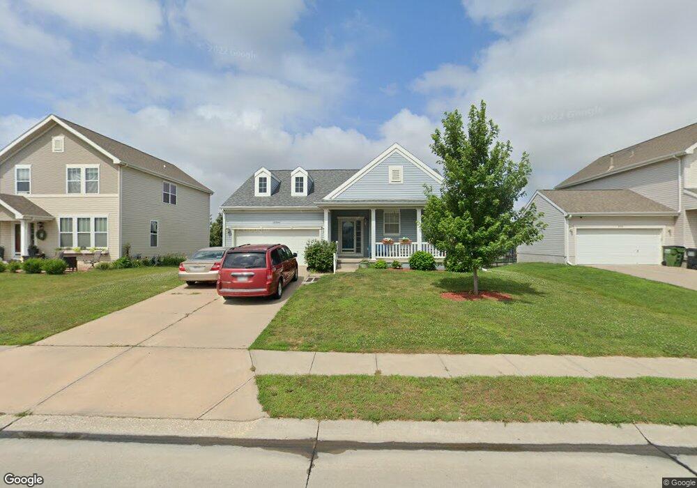 2104 Ridgeview Dr, Papillion, NE 68046 - photo 1