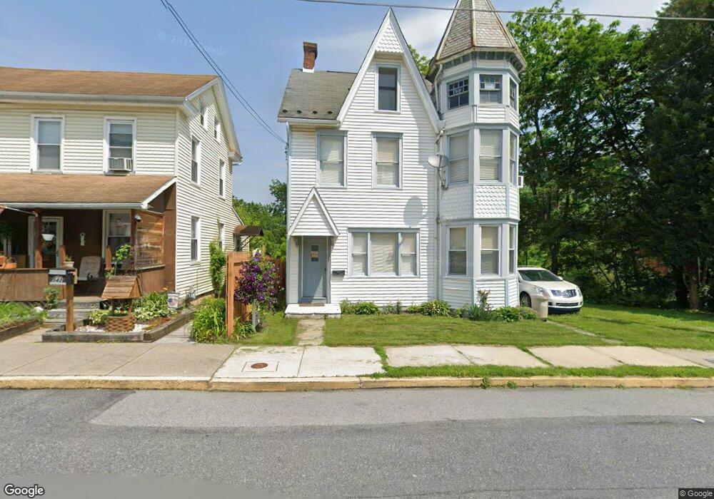 538 W Franklin St, Slatington, PA 18080 - photo 1