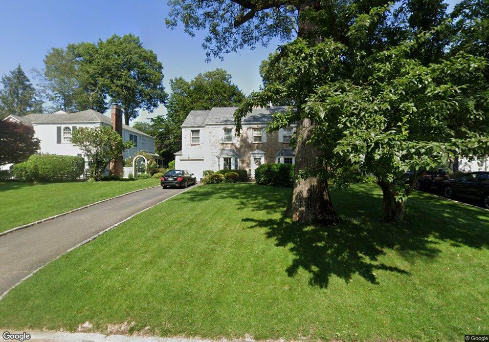 86 Chase Rd, Manhasset, NY 11030 - photo 1