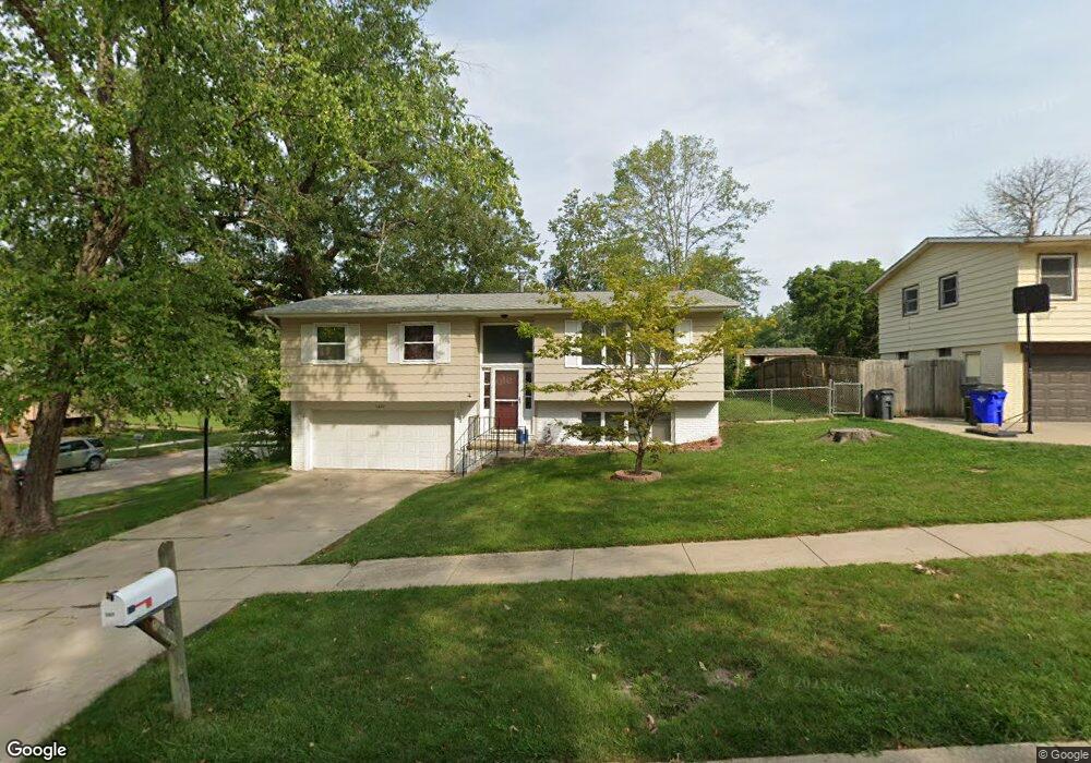 1427 25th St NW, Cedar Rapids, IA 52405 - photo 1