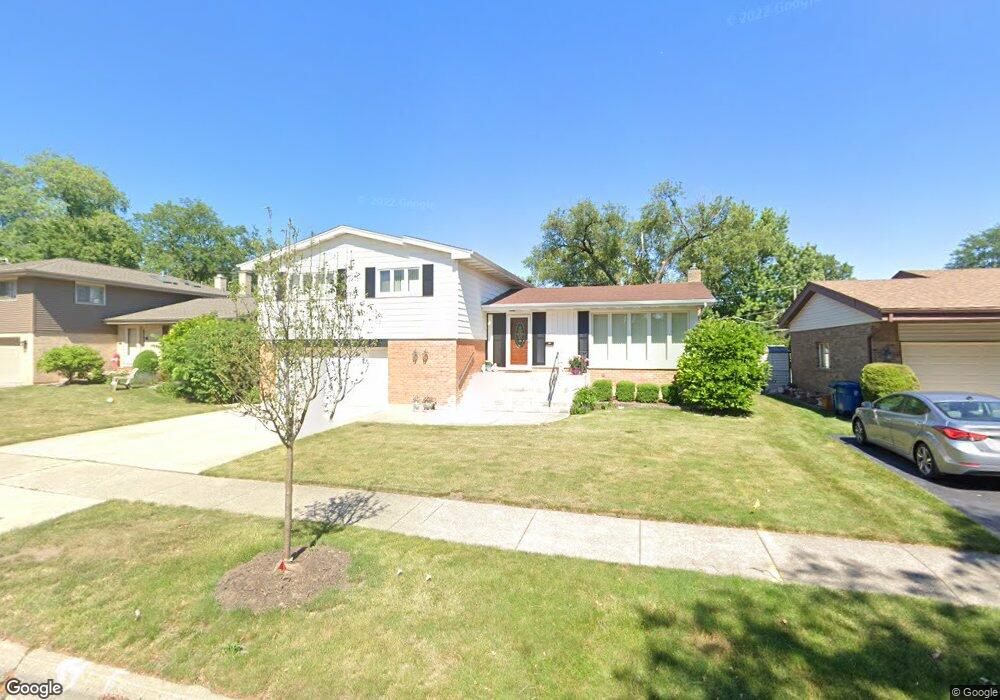 131 S Elm Tree Ln, Elmhurst, IL 60126 - photo 1