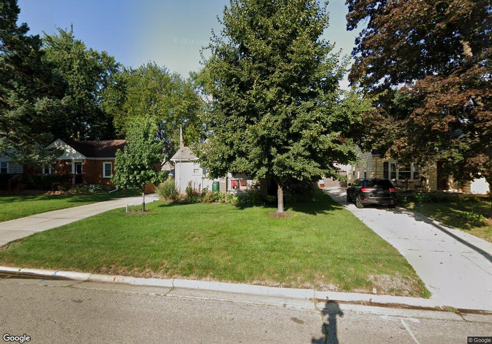 2818 48th St, Des Moines, IA 50310 - photo 1