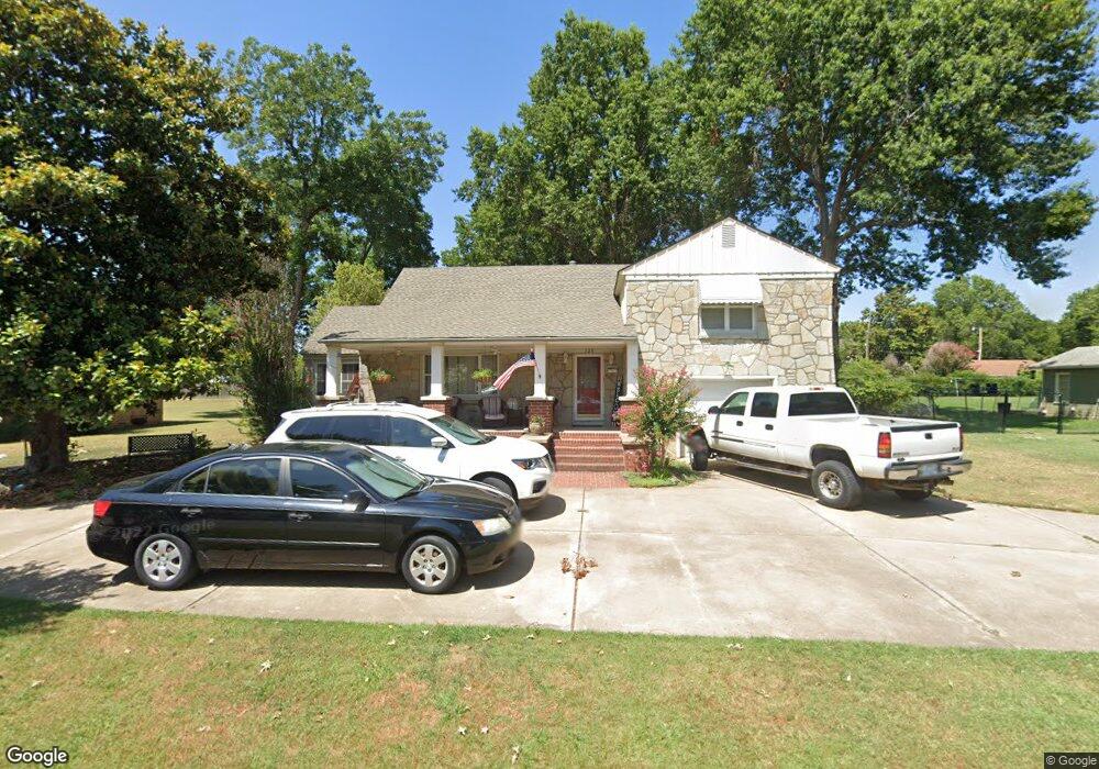 320 E 10th St, Claremore, OK 74017 - photo 1