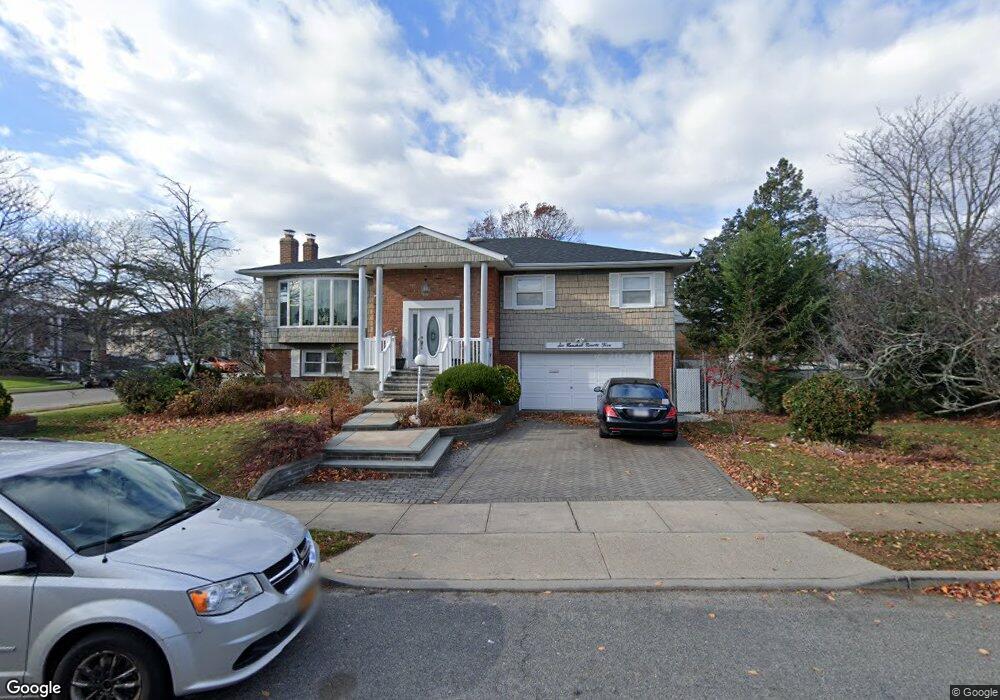 695 Turf Rd, Valley Stream, NY 11581 - photo 1