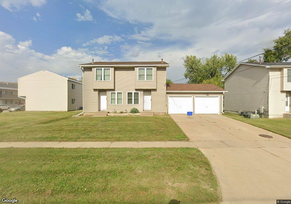 2237 C St SW, Cedar Rapids, IA 52404 - photo 1