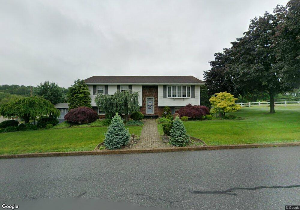 2557 Park View Rd, Slatington, PA 18080 - photo 1