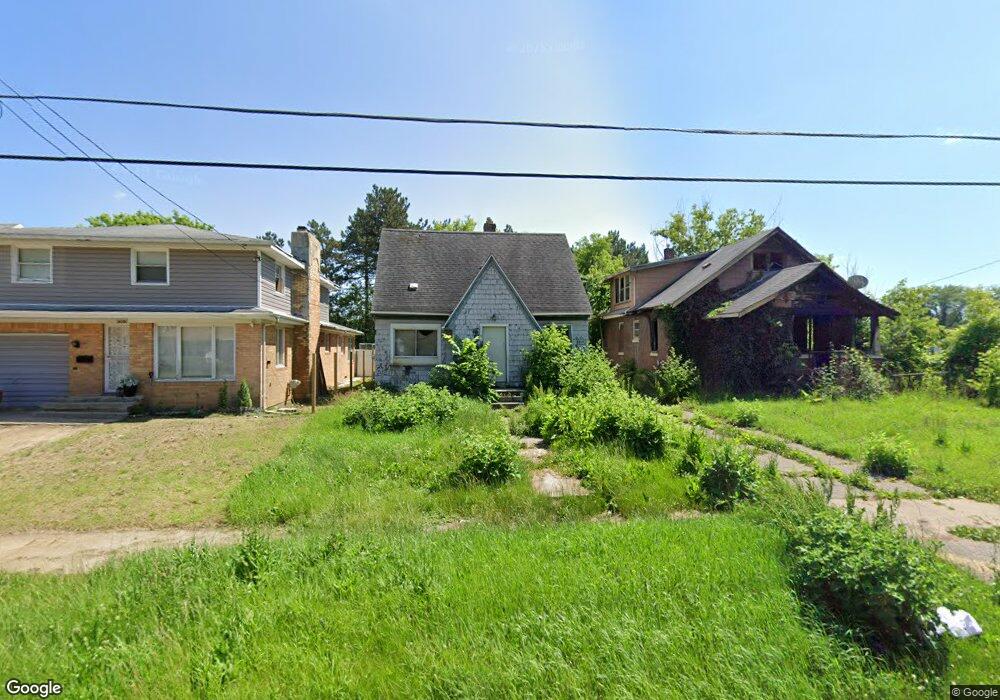 913 Victoria Ave, Flint, MI 48507 - photo 1