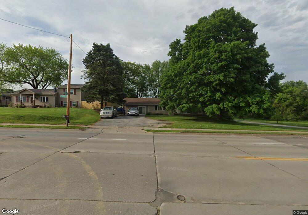 4820 N Gaines St, Davenport, IA 52806 - photo 1