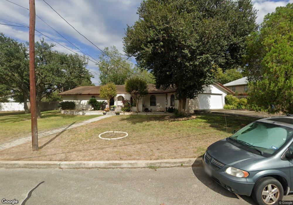 1135 Hillcrest Dr, New Braunfels, TX 78130 - photo 1