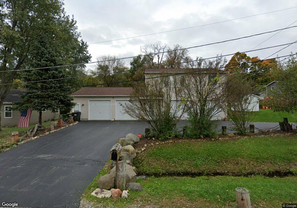 902 Roger St, Algonquin, IL 60102 - photo 1