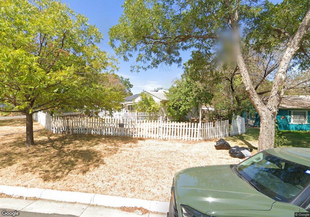 810 SW 5th St, Grand Prairie, TX 75051 - photo 1