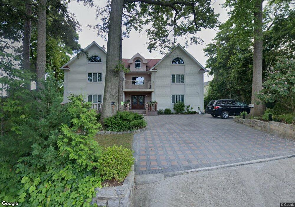 280 Schenck Ave, Great Neck, NY 11021 - photo 1