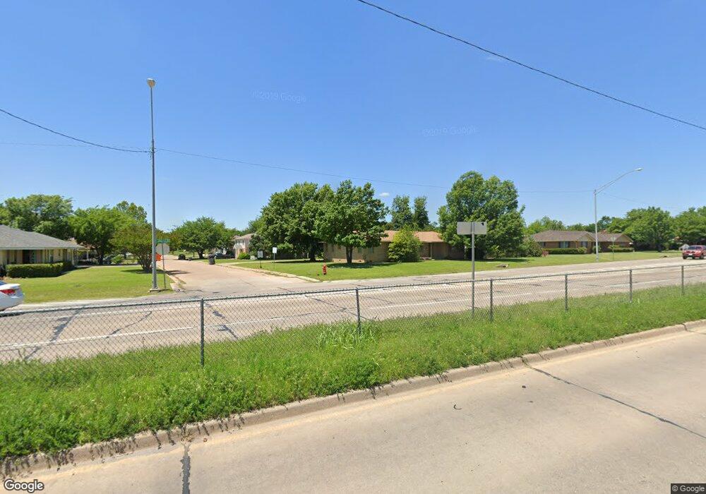 613 NW Elm Ave, Cache, OK 73527 - photo 1