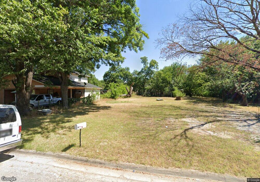 1518 E Pecan St, Gainesville, TX 76240 - photo 1