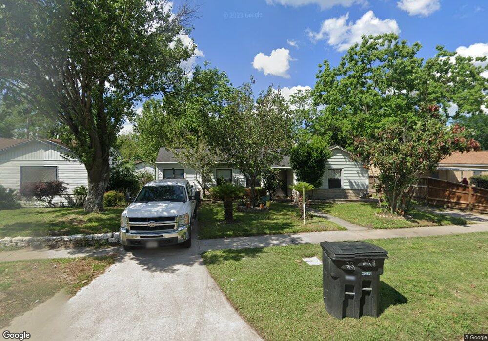229 Lena Dr, Houston, TX 77022 - photo 1