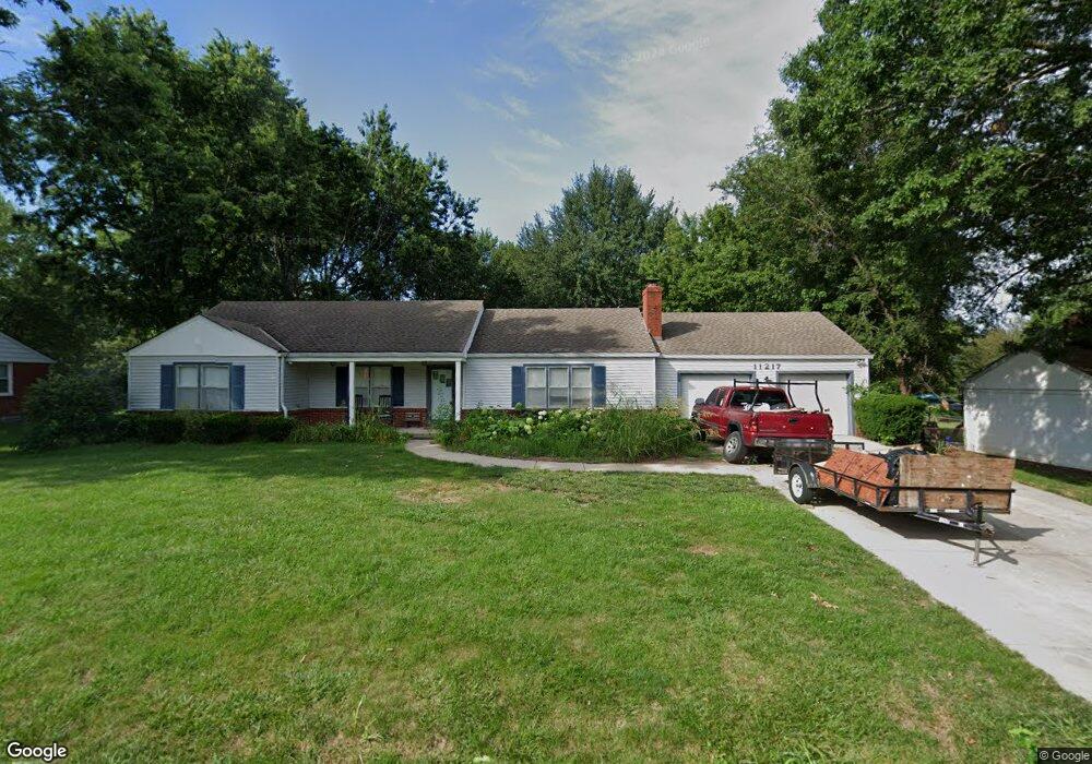 11217 Lecluyse Dr, Shawnee, KS 66203 - photo 1