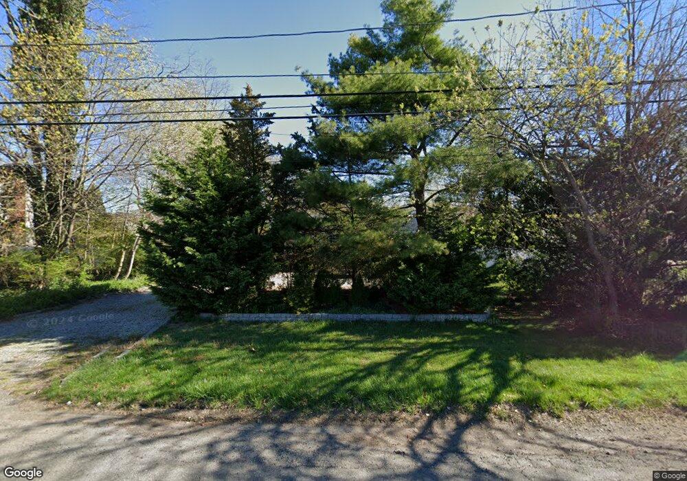 289 Vets Mem Hwy, ComMacK, NY 11725 - photo 1