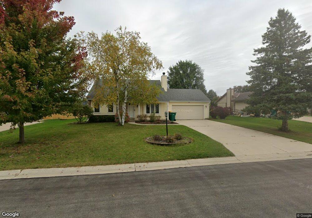 W163N10540 Ridgeview Ln, Germantown, WI 53022 - photo 1