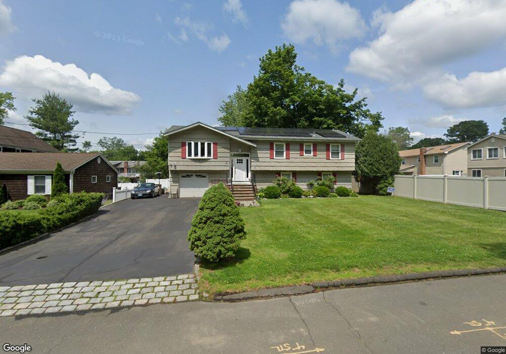 148 Woodridge Dr S, Stamford, CT 06902 - photo 1