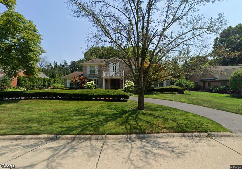 562 Shelden Rd, Grosse Pointe Shores, MI 48236 - photo 1