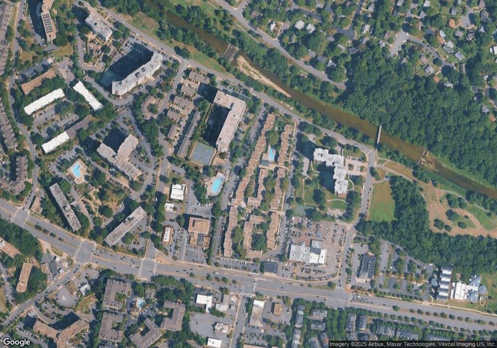 25 Canterbury Square unit 202, Alexandria, VA 22304 - photo 1